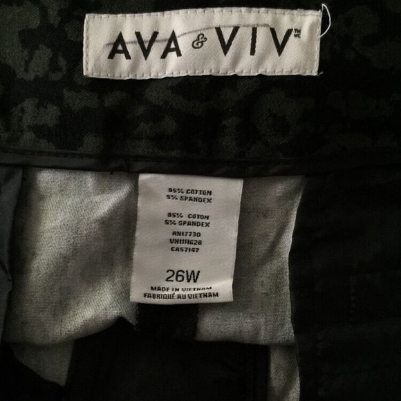 Ava & Viv 26W animal print Stretch Tapered Pants - Picture 6 of 6
